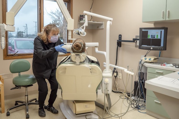 Kelly Road Dental Care (Roseville, MI)