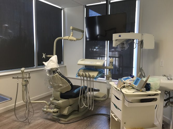 Dr. Roshen Ganesh, DDS PDD: Santa Monica Esthetic Dentistry