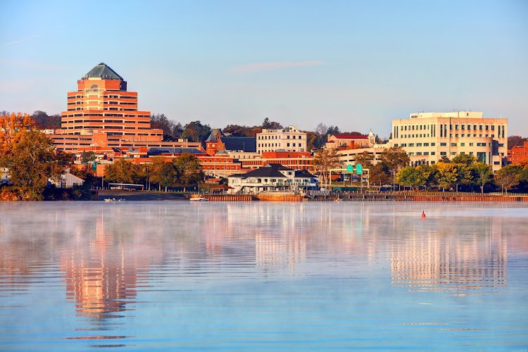 Holzinger Periodontics & Dental Implants