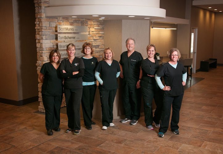 Racine Dental Group: Munro Scott D DDS